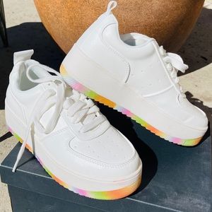 White Shoes WILD pair S8 Womens